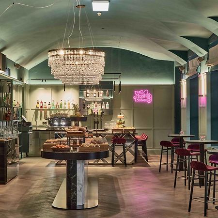 Falkensteiner Boutique Hotel Praha Bagian luar foto The interior of the bar