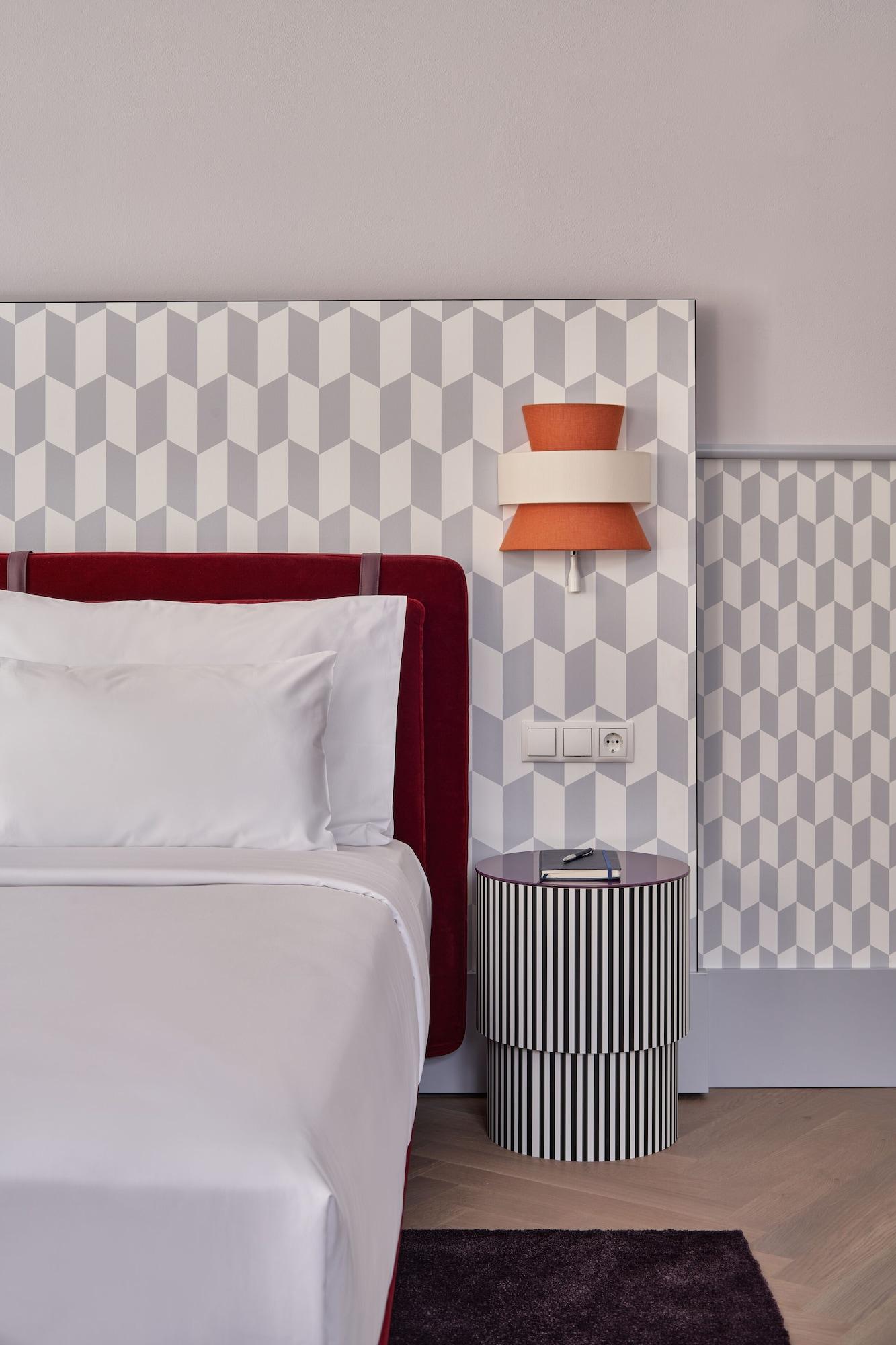 Falkensteiner Boutique Hotel Praha Bagian luar foto A wall light