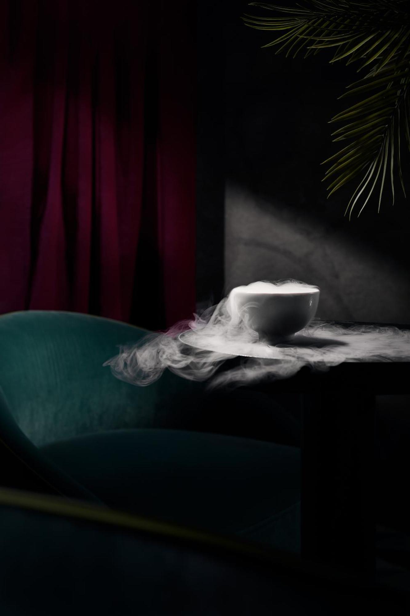Falkensteiner Boutique Hotel Praha Bagian luar foto Dry ice in a bowl