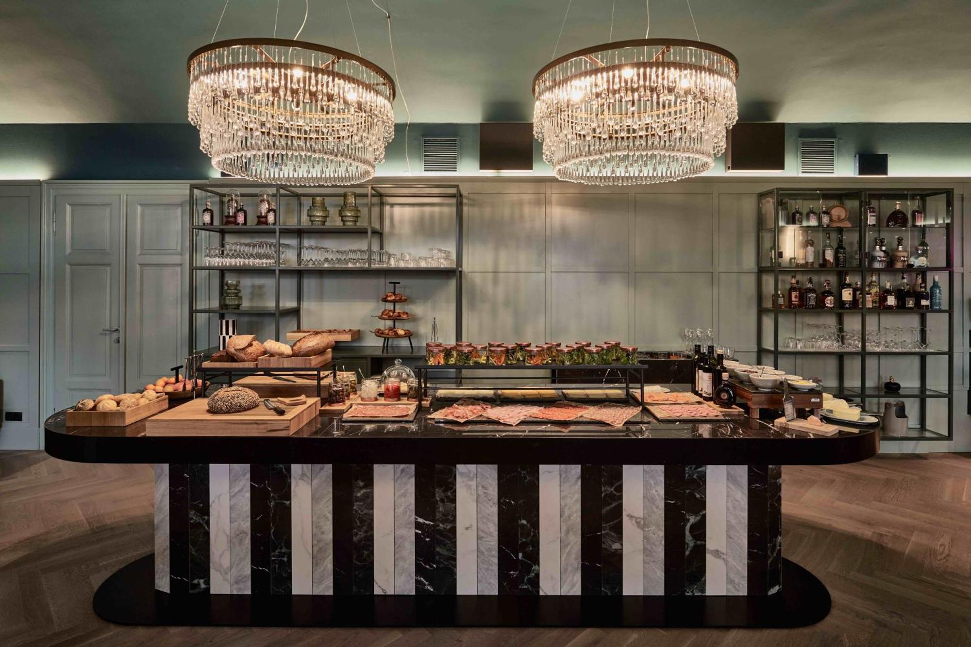 Falkensteiner Boutique Hotel Praha Bagian luar foto The bar at the 1901